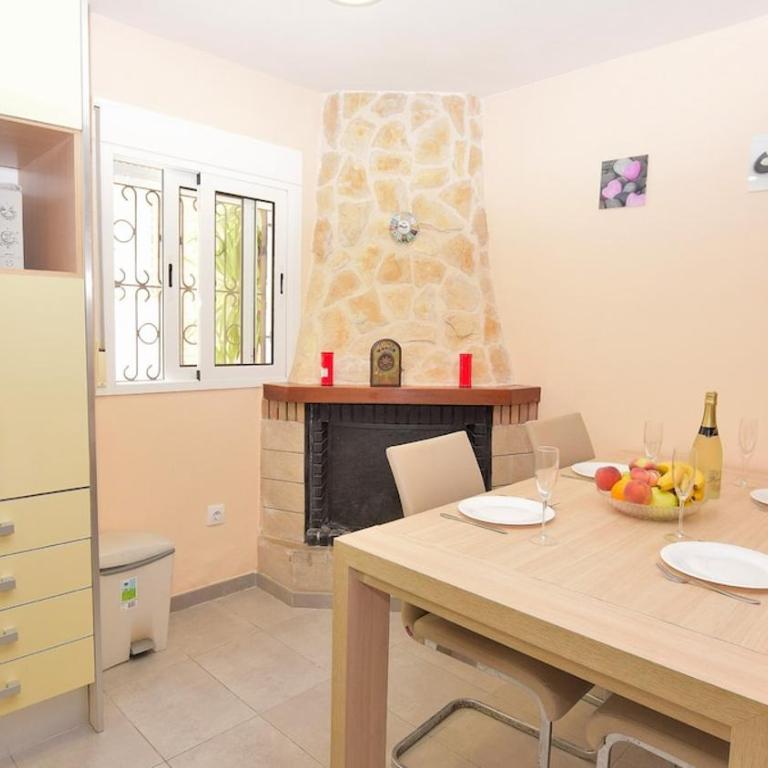 Bonita casa adosada en La Pineda playa - Two-Bedroom House - 9