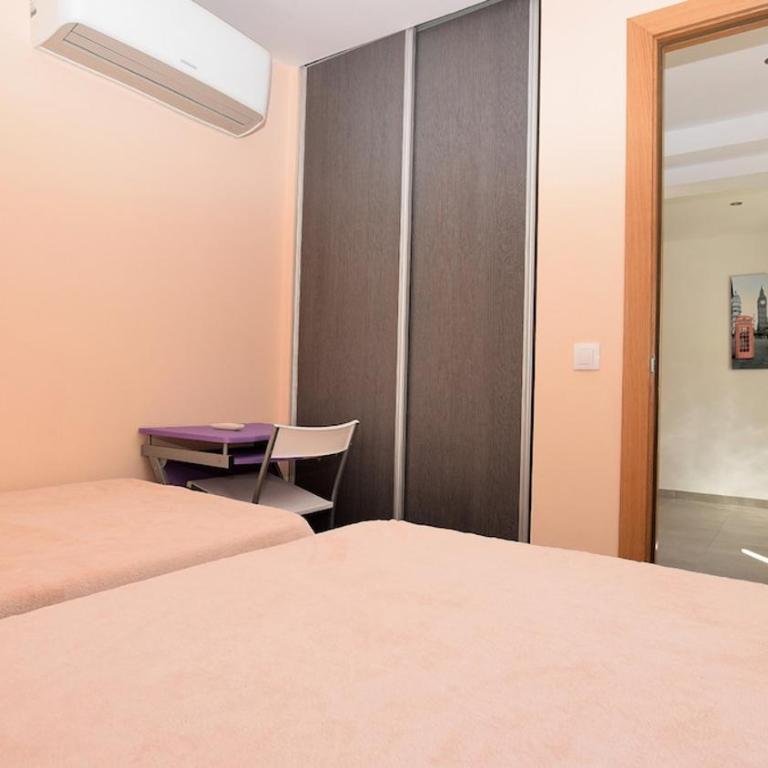 Bonita casa adosada en La Pineda playa - Two-Bedroom House - 32