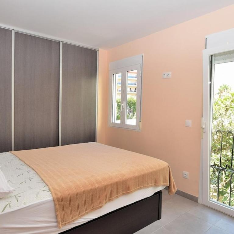 Bonita casa adosada en La Pineda playa - Two-Bedroom House - 33