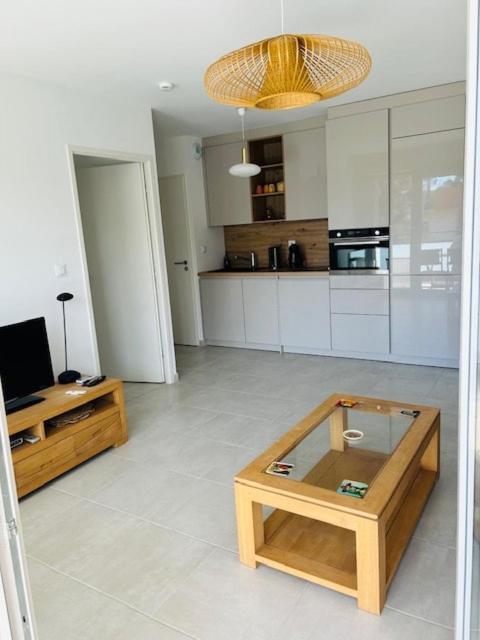 T2 classé 3 étoiles avec piscine et climatisation Bormes les Mimosas Le Lavandou - Appartamento con 1 Camera da Letto - 7