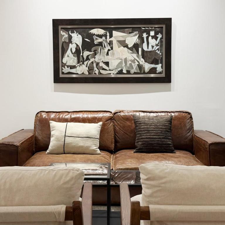 Amplitud, diseño e historia en el Casco Viejo - Three-Bedroom Apartment with Balcony - 18