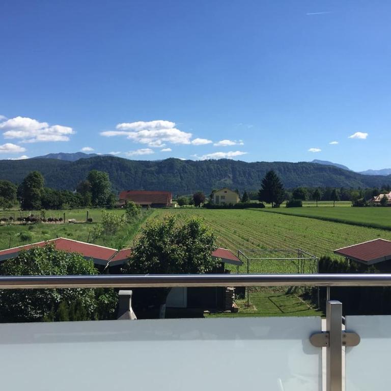 Stylisches Haus in Klagenfurt mit Bergblick - Ferienhaus mit 3 Schlafzimmern - 1