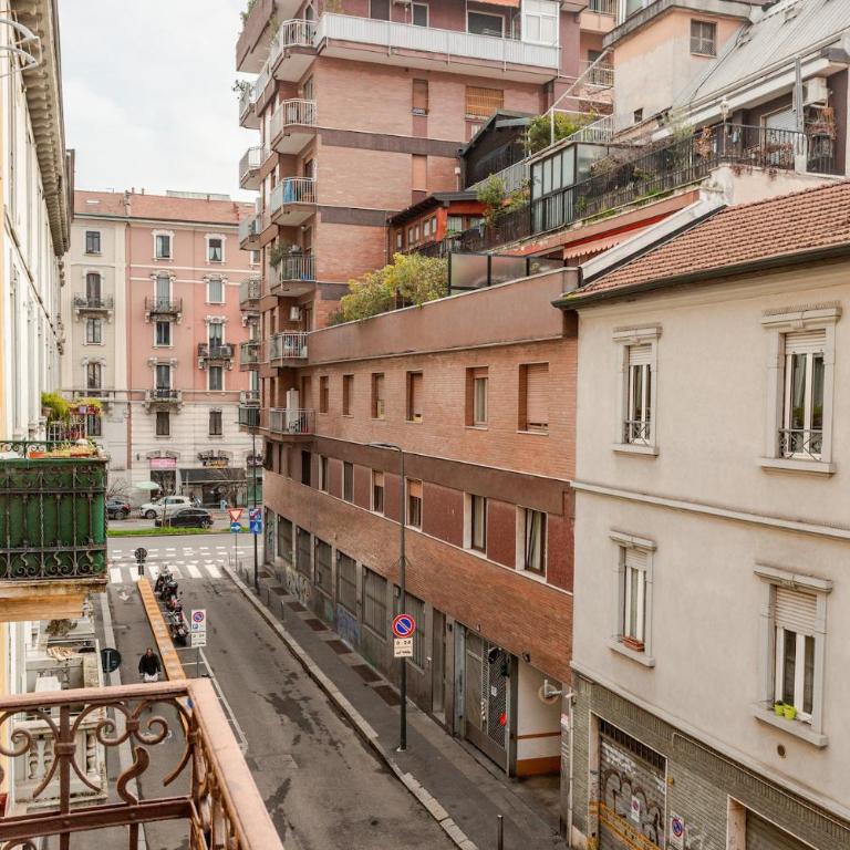 Elegant Oasis 10 min Central Station with Balcony e WIFI near M1 Rovereto - Appartamento con 1 Camera da Letto - 12