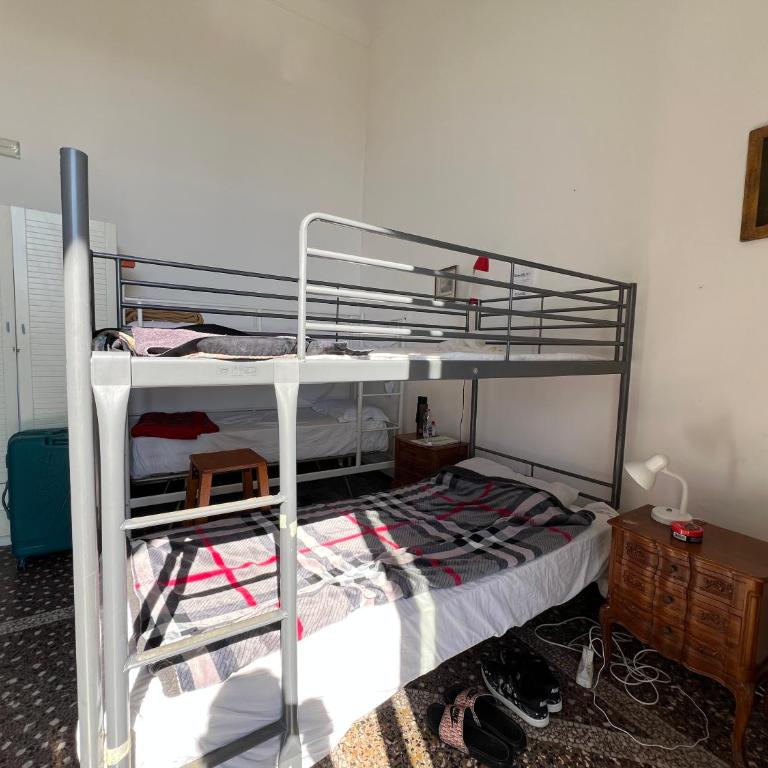 Hostello Genovese - Letto a Castello in Dormitorio Misto - 1