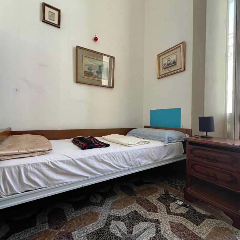 Hostello Genovese - Posto Letto in Dormitorio Misto con 4 Letti - 5