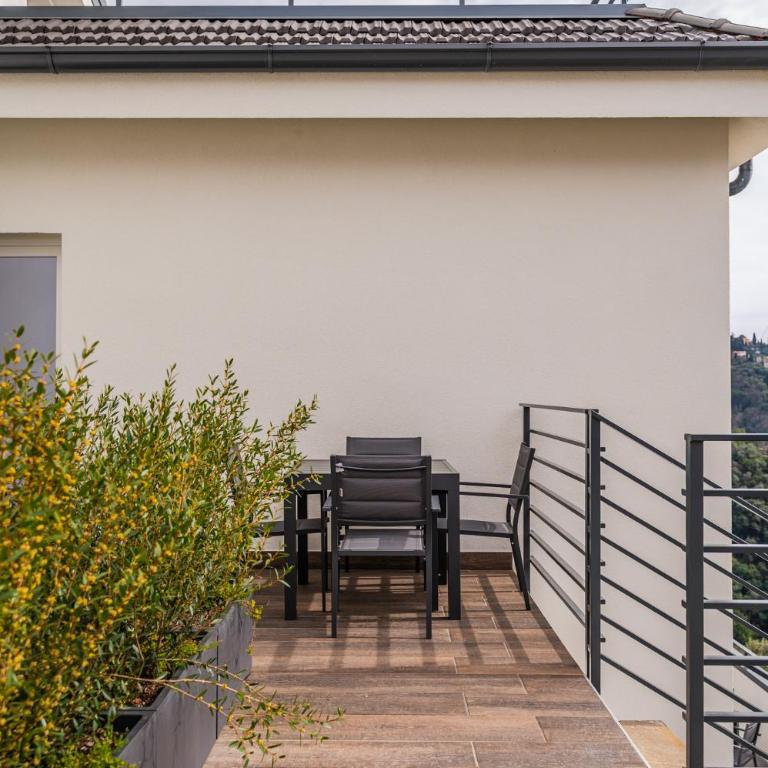 Rapallo - Vista mare panoramica con piscina - Appartamento con 1 Camera da Letto - 10