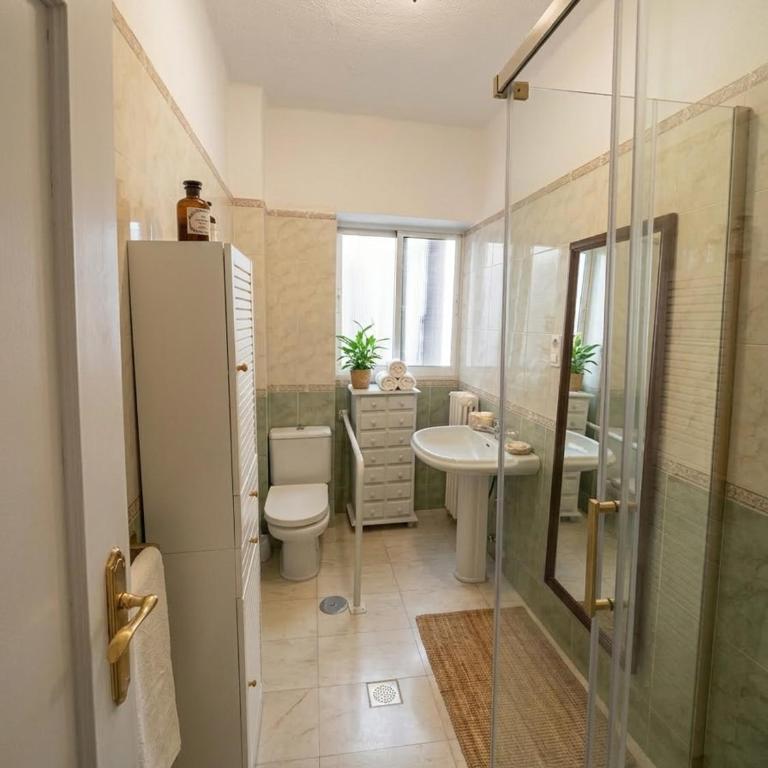 Vintage Granada - Three-Bedroom Apartment - 5