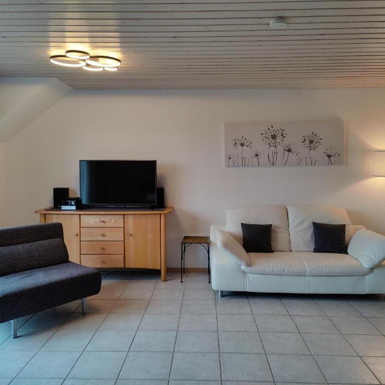Ferienhof Schöngarten, Sonja & Stefan Büchele GbR - Two-Bedroom Apartment with Mountain View - 12