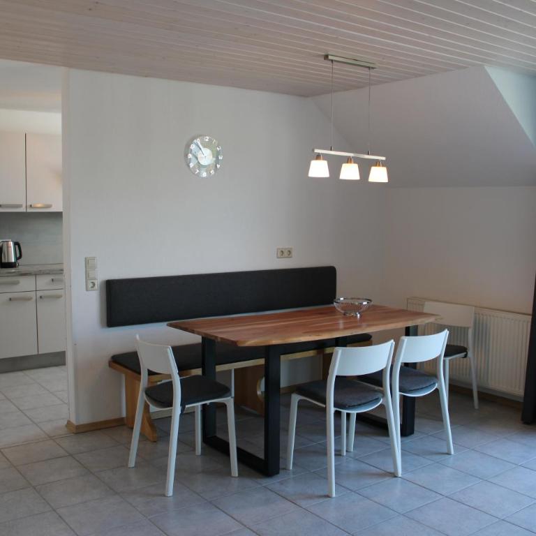 Ferienhof Schöngarten, Sonja & Stefan Büchele GbR - Two-Bedroom Apartment with Mountain View - 22