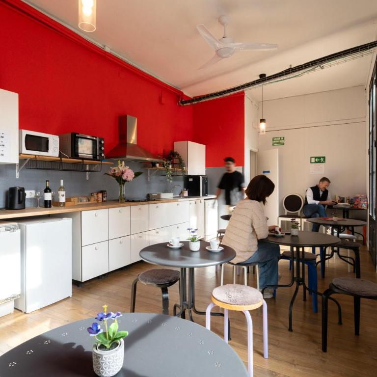 Hostal Sant Antoni - Economy Double Room - 9