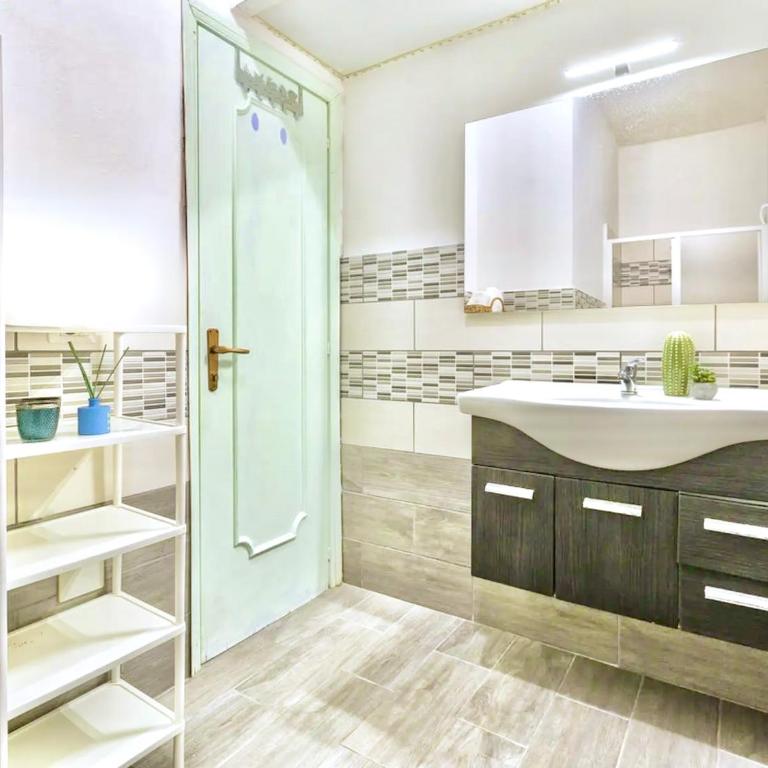 Studio 2 beds on the ground floor with private outdoor area in Marinella - Monolocale - 17