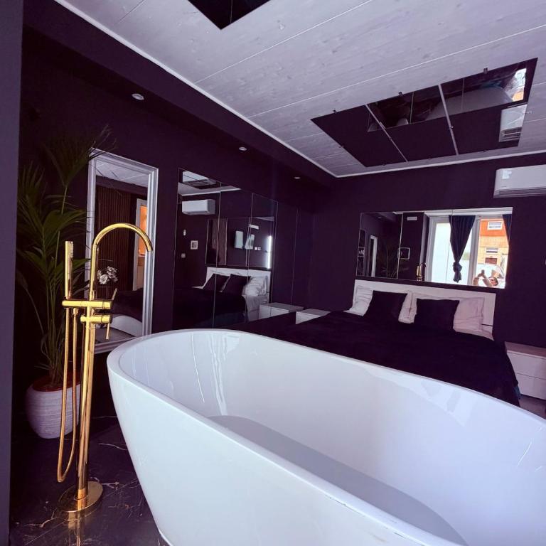 Ama Suite Romantic Spa - One-Bedroom Apartment - 4