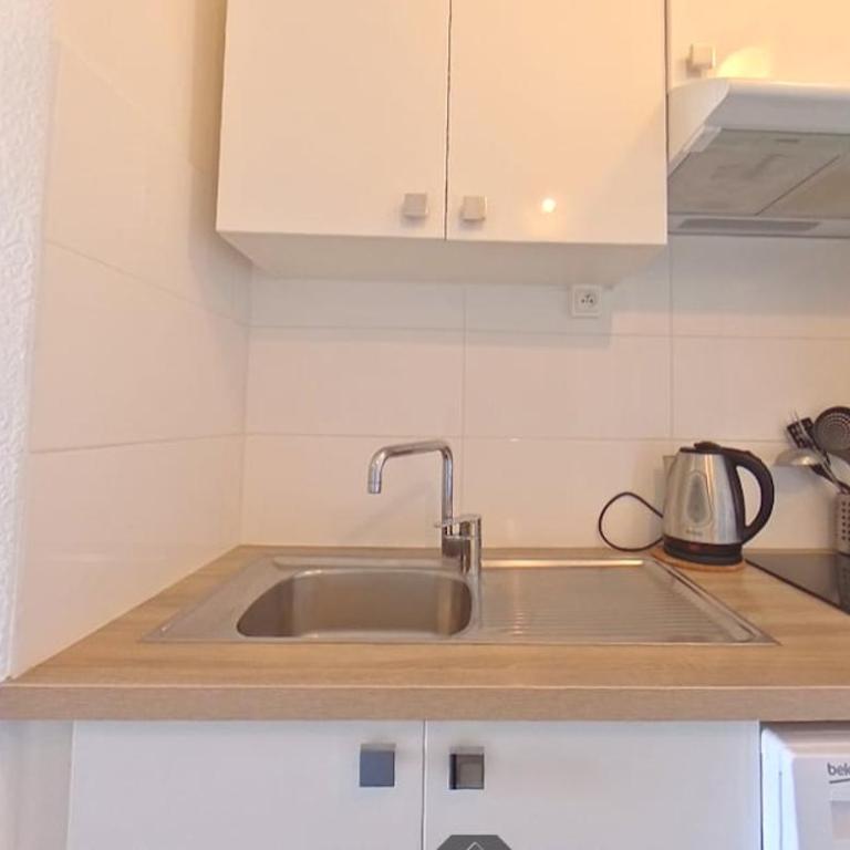 studio en rez-de-chaussée avec balcon à proximité des thermes en centre-ville - Apartment mit 1 Schlafzimmer - 3