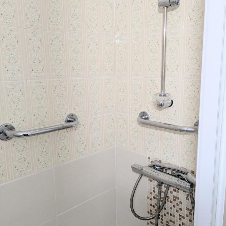 studio en rez-de-chaussée avec balcon à proximité des thermes en centre-ville - Apartment mit 1 Schlafzimmer - 10