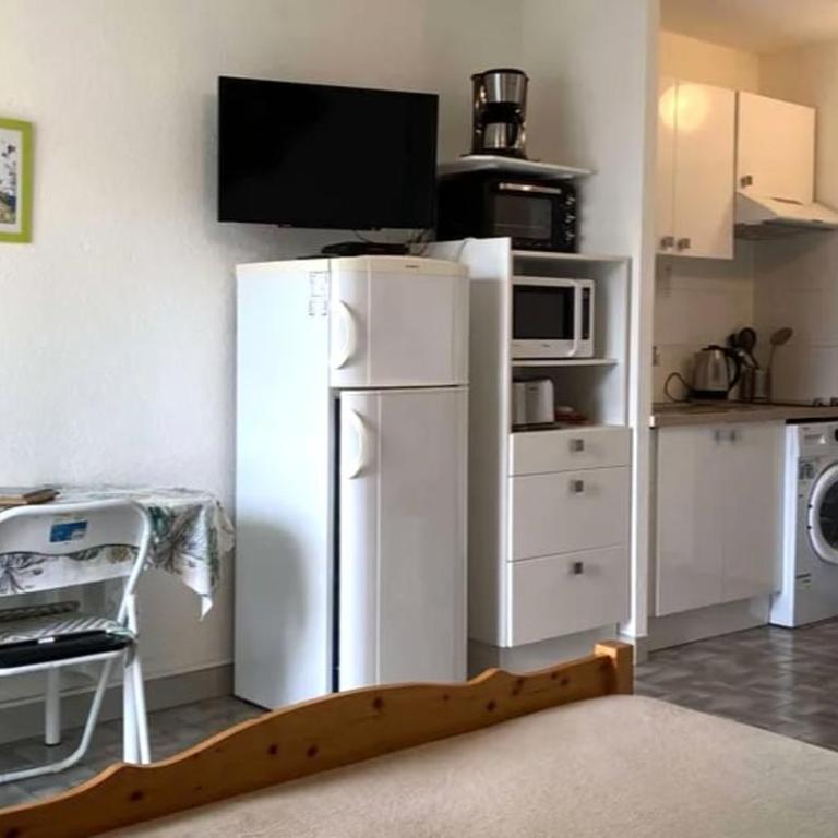 studio en rez-de-chaussée avec balcon à proximité des thermes en centre-ville - Apartment mit 1 Schlafzimmer - 4