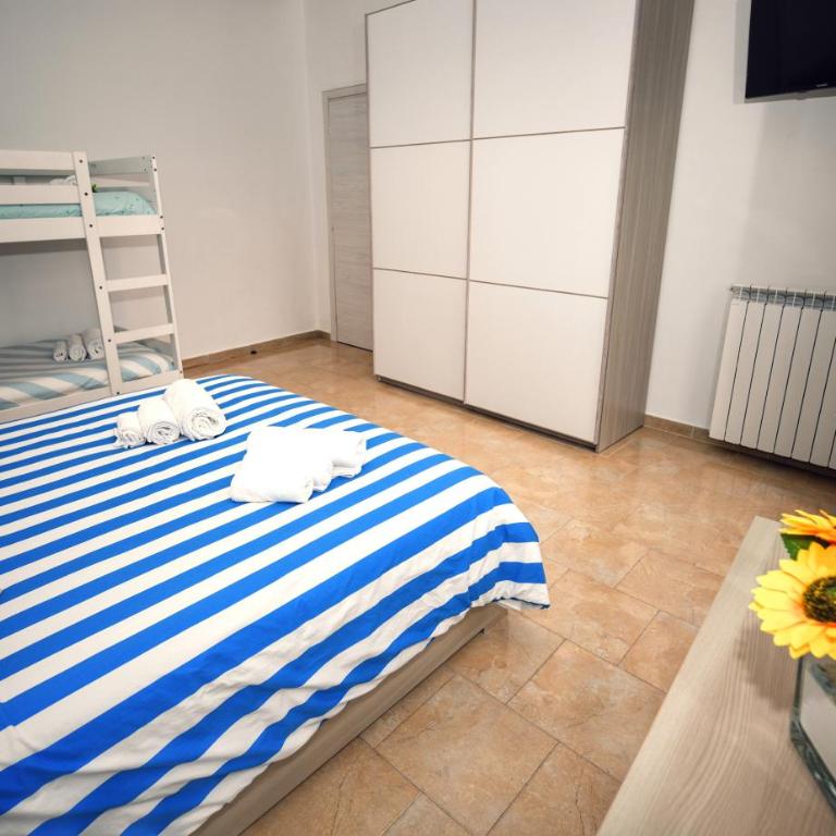 La Casetta del Vicolo - Free Parking & 15 min Station - Two-Bedroom Apartment - 18