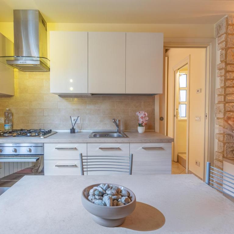 Cozy Apartment near Lake Como - AC - for 2 - One-Bedroom Apartment - 9