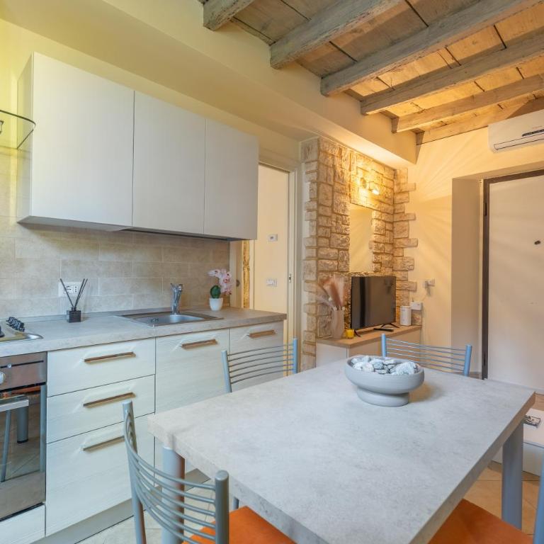 Cozy Apartment near Lake Como - AC - for 2 - One-Bedroom Apartment - 12