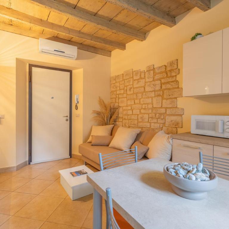 Cozy Apartment near Lake Como - AC - for 2 - One-Bedroom Apartment - 6