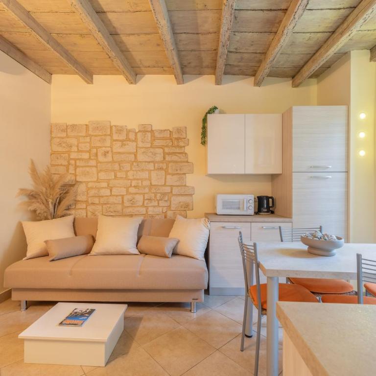 Cozy Apartment near Lake Como - AC - for 2 - One-Bedroom Apartment - 7