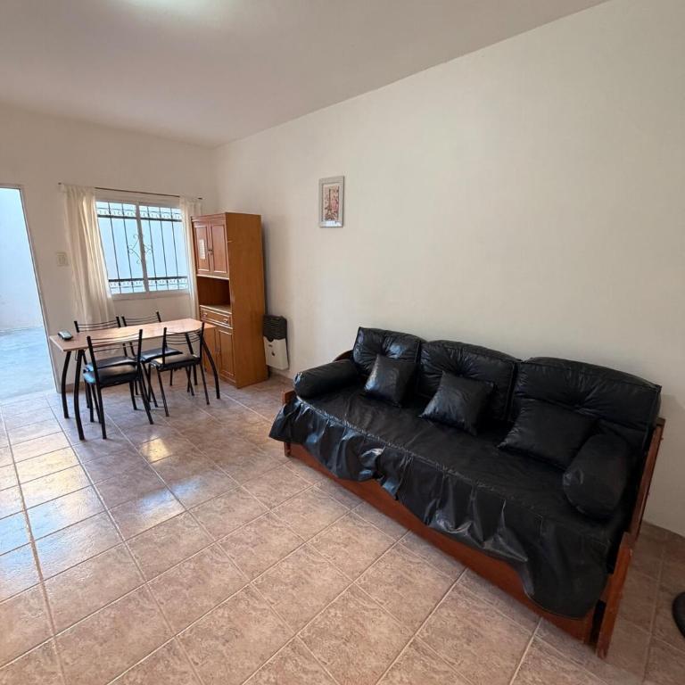 Departamento amplio a 400 metros de la bajada La Rinconada - Apartamento de 1 dormitorio - 10