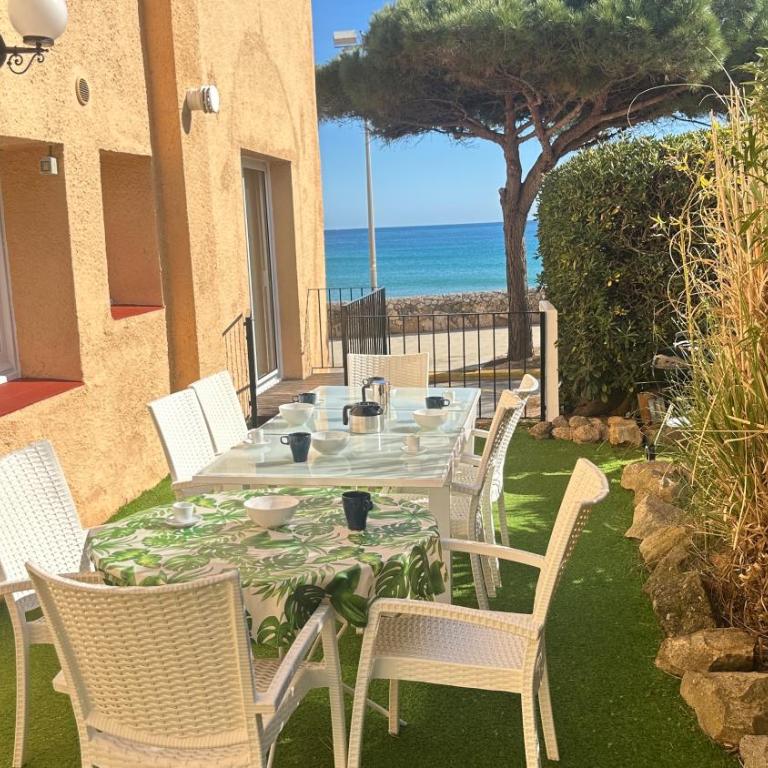 Apartamento con jardín a 11 metros de la playa. B1. - Apartamento de 3 dormitorios - 2
