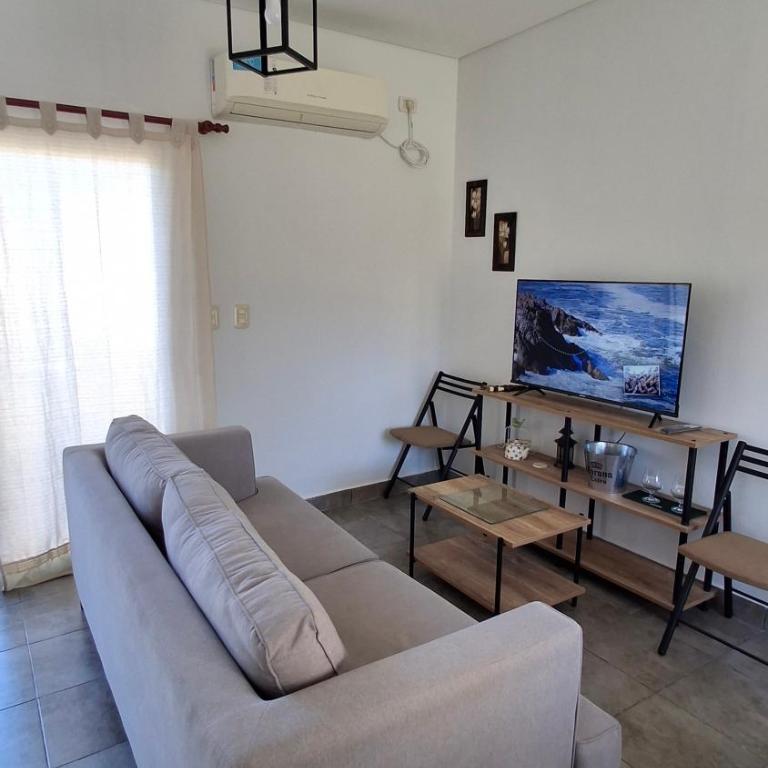 Casa tranquila con amplio patio y parrilla - Two-Bedroom Villa - 1