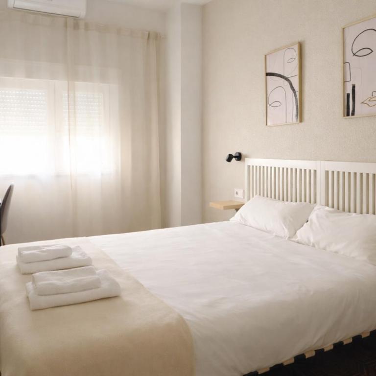CASA MILA SV19 guesthouse - Double Room with Shared Bathroom - 1