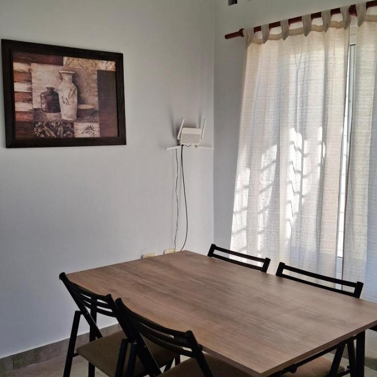 Casa tranquila con amplio patio y parrilla - Two-Bedroom Villa - 15