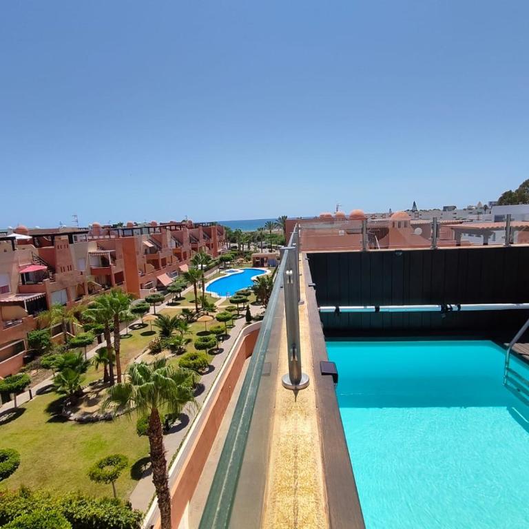 Apartamentos Paraiso Vera Playa, Atico Bora Bora con piscina privada, pie de playa, WIFI - Apartamento de 2 dormitorios con piscina privada - 4