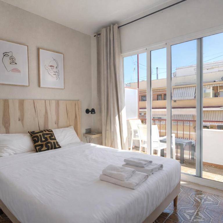 CASA MILA SV19 guesthouse - Double Room with Shared Bathroom - 1
