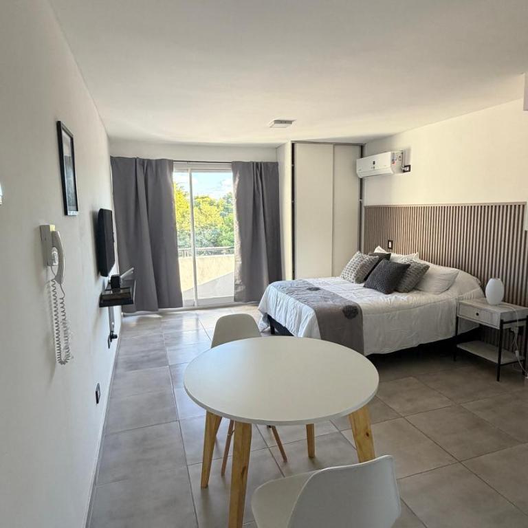 Departamento Moderno a pasos del Alto Rosario - Estudio con balcón - 1
