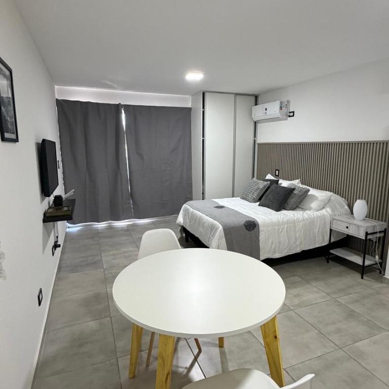 Departamento Moderno a pasos del Alto Rosario - Estudio con balcón - 3