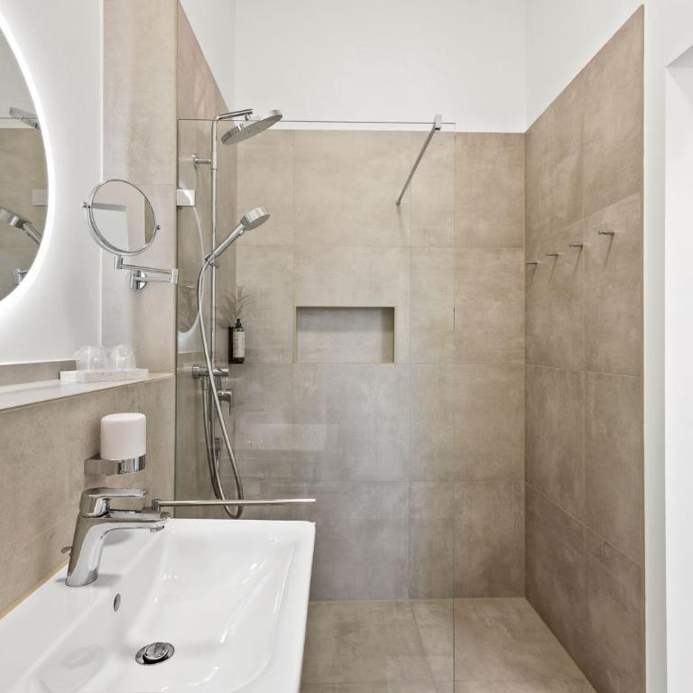 SKYRISE Apartments mit Küche, WLAN & Parkplatz - ruhige Lage - Studio mit Balkon - 13