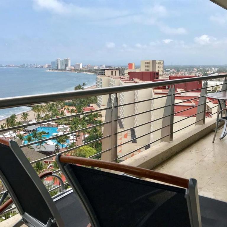 Buganvilias Owner Private Club Ambassador 1BR2B REQUEST DATE- See by Clay & Lisa - One-Bedroom Apartment with Balcony and Sea View - 28