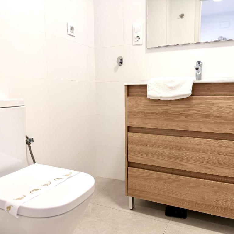 Sea View Apartment, 20th Floor, Pool at Levante Beach - One-Bedroom Apartment - 7