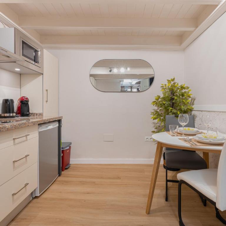 C60 Pretty loft in downtown - Studio with Sofa Bed - 9