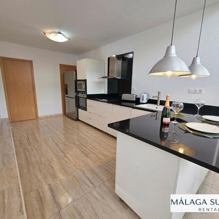 Malaga Sunshine Rentals - Semi-detatched Villa Buenavista - El Higuerón - Casa de 3 dormitorios - 4