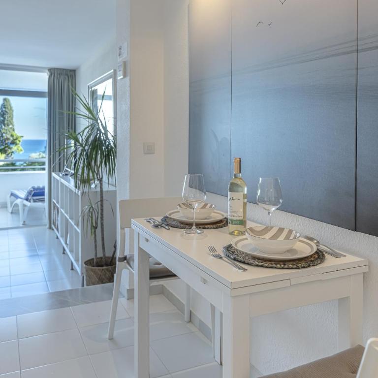Luminoso Estudio con Terraza, Piscina y Vistas al Mar - Estudio - 16