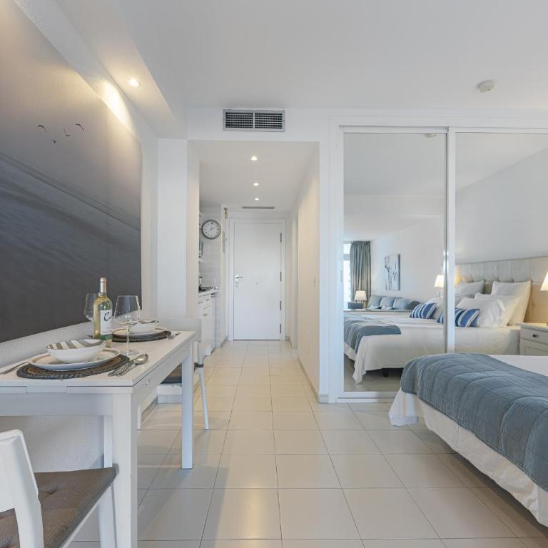 Luminoso Estudio con Terraza, Piscina y Vistas al Mar - Estudio - 17