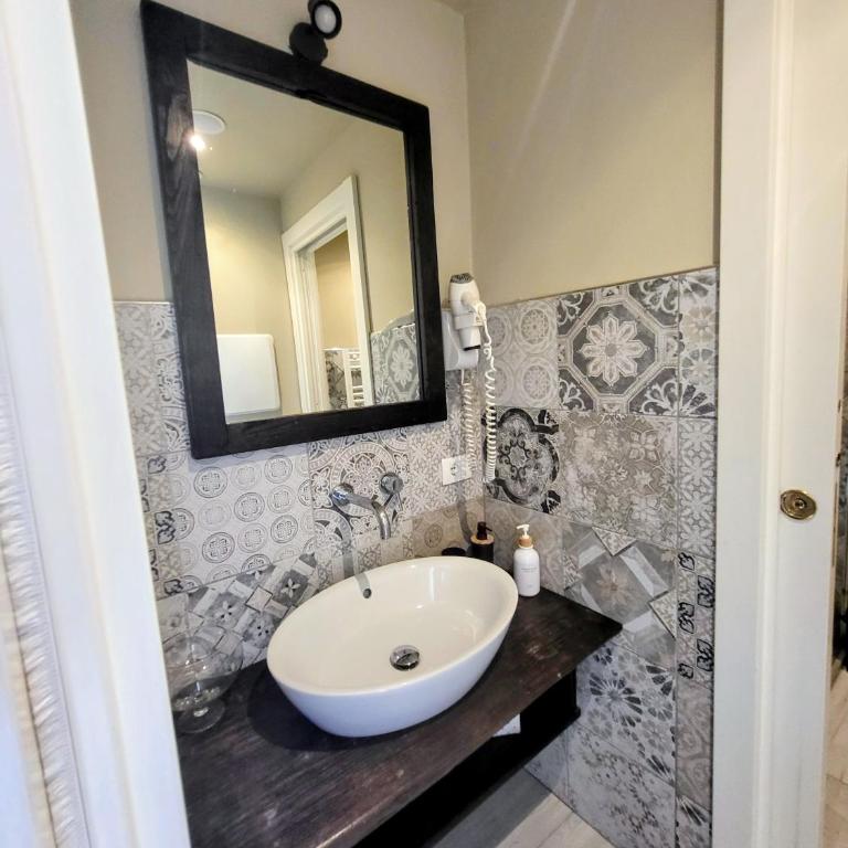 Casa D'amore - Family Room with Private Bathroom - 21