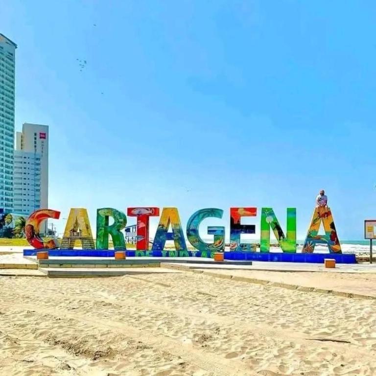 Apto en Cartagena Cerca de Zona Turística y Mar con 3 habitaciones - Three-Bedroom Apartment - 7