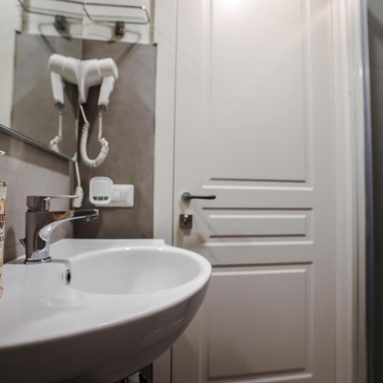 Dimora Megaride - Camera Matrimoniale con Bagno Privato Esterno - 6