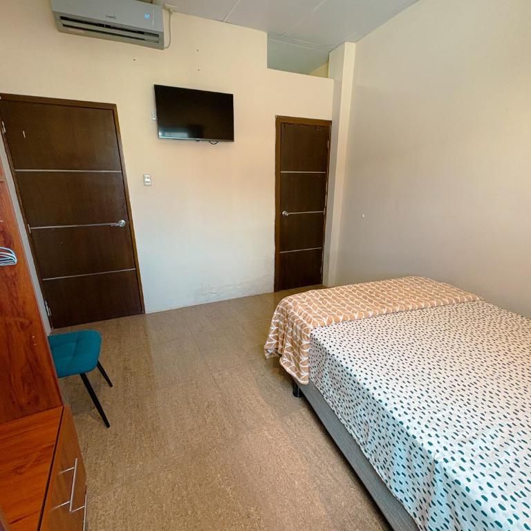 Kicker House - Double Room with Private Bathroom - 5