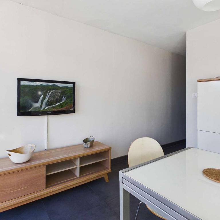Charmant T2 avec terrasse et parking privé, proche plage, capacité 4 personnes - Marseillan - FR-1-326-495 - Apartment (4 Adults) - 4
