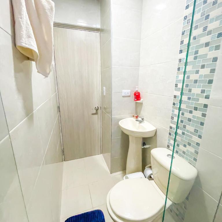 Apto en Cartagena Cerca de Zona Turística y Mar con 3 habitaciones - Three-Bedroom Apartment - 14