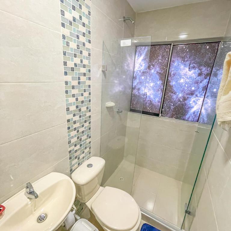Apto en Cartagena Cerca de Zona Turística y Mar con 3 habitaciones - Three-Bedroom Apartment - 6