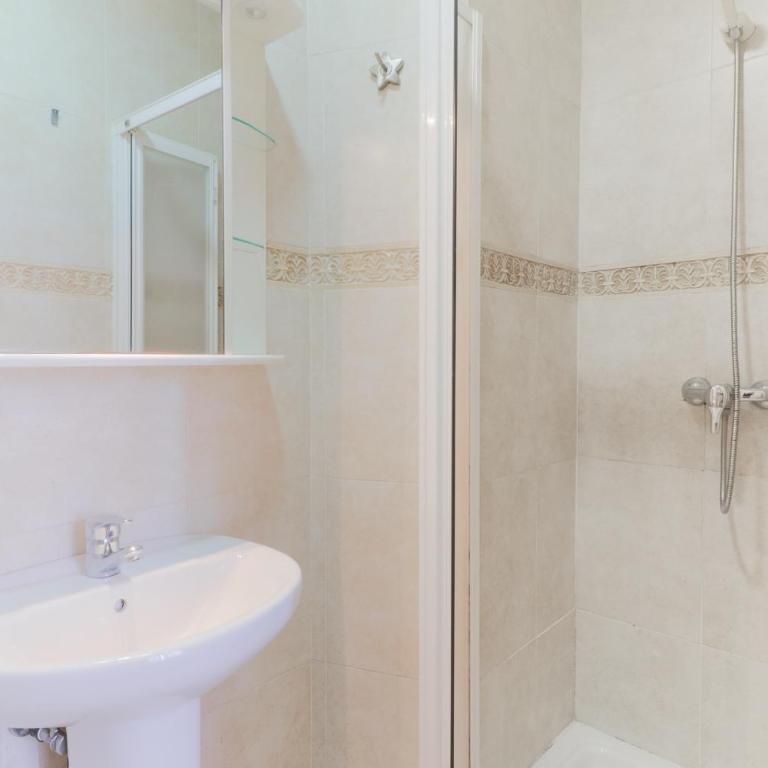 C61 - Brand New One Bedroom Cathedral Views - Apartamento - 14