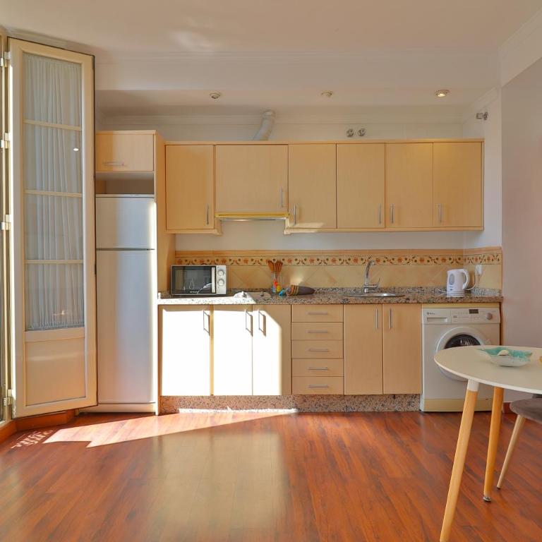 C61 - Brand New One Bedroom Cathedral Views - Apartamento - 7