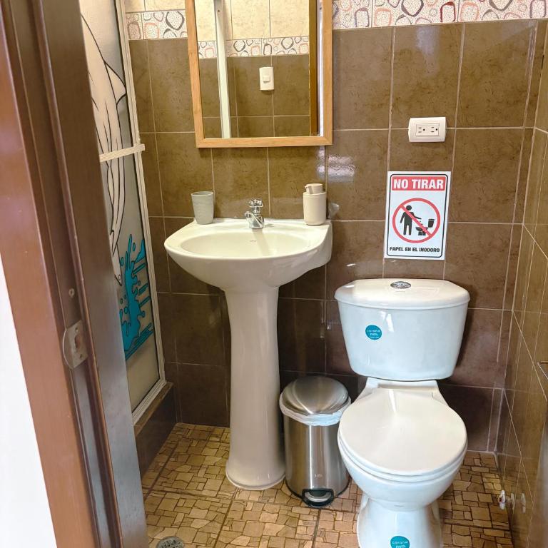 Kicker House - Double Room with Private Bathroom - 2